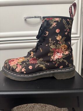 Doc Martens floral boot